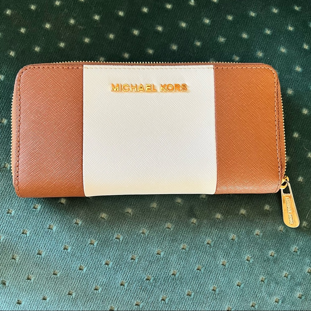 Michael Kors zip-close Wallet